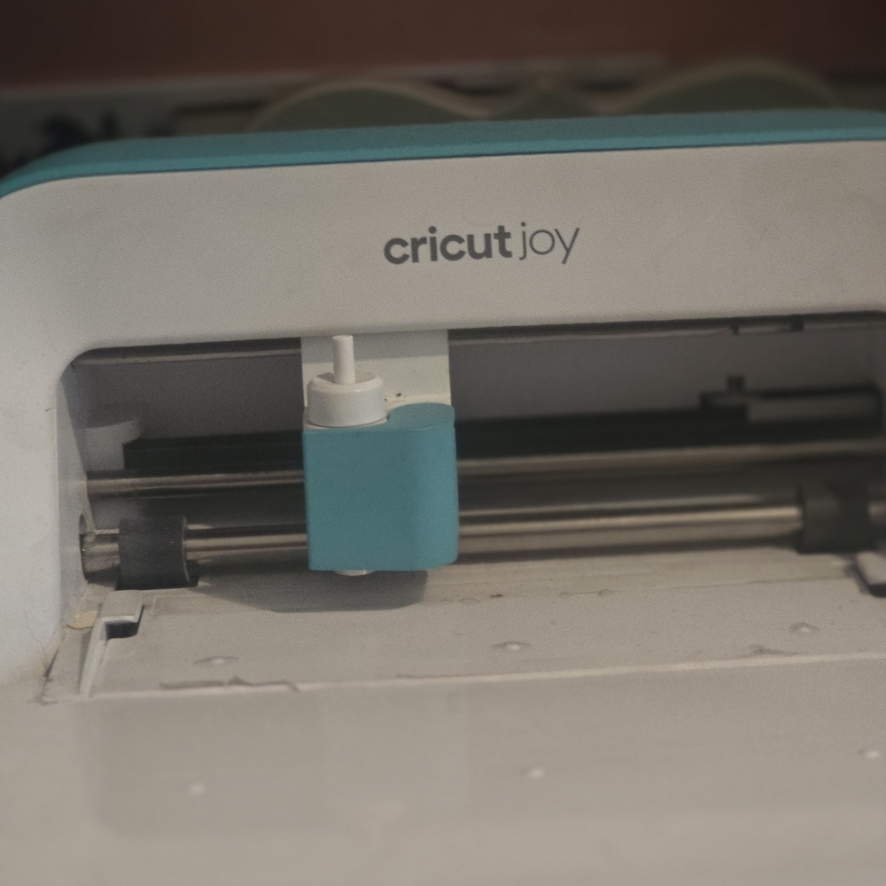 Cricut Joy Crafting Tool in White and Teal